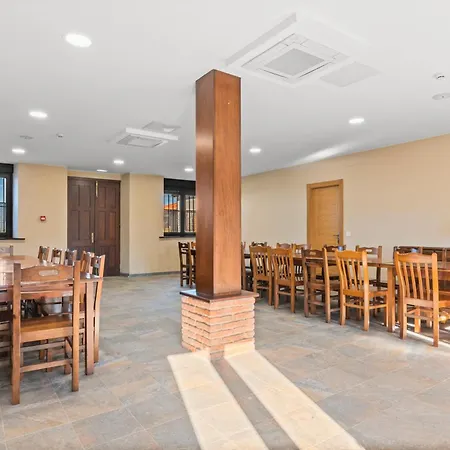 El Colmado Πανσιόν Brecena